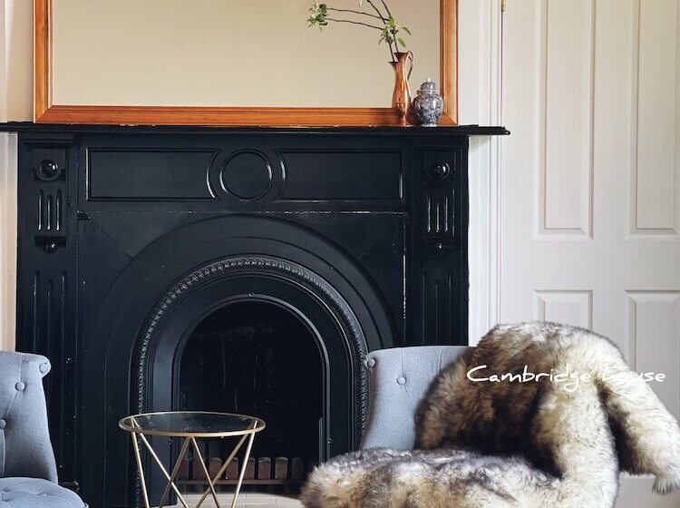 غرفة قياسية, Cambridge House