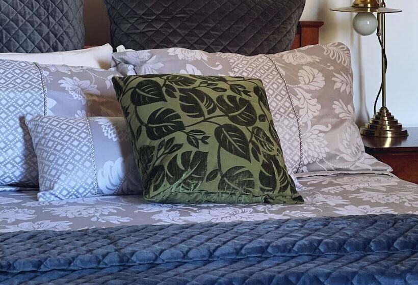 غرفة قياسية, Cambridge House