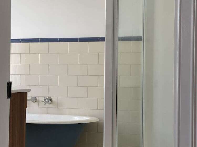 غرفة قياسية, Cambridge House