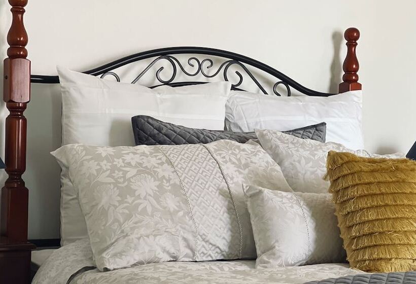 غرفة قياسية, Cambridge House