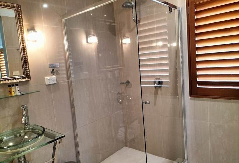 استودیوی استاندارد, De Russie Boutique