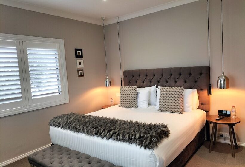 استودیوی استاندارد, De Russie Boutique