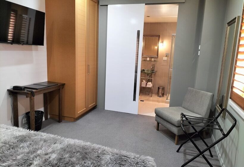 استودیوی استاندارد, De Russie Boutique