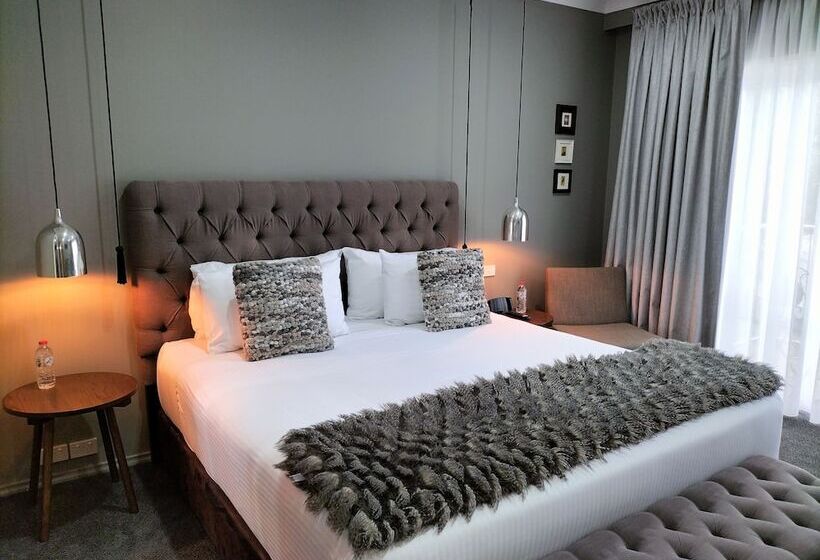 استودیوی استاندارد, De Russie Boutique