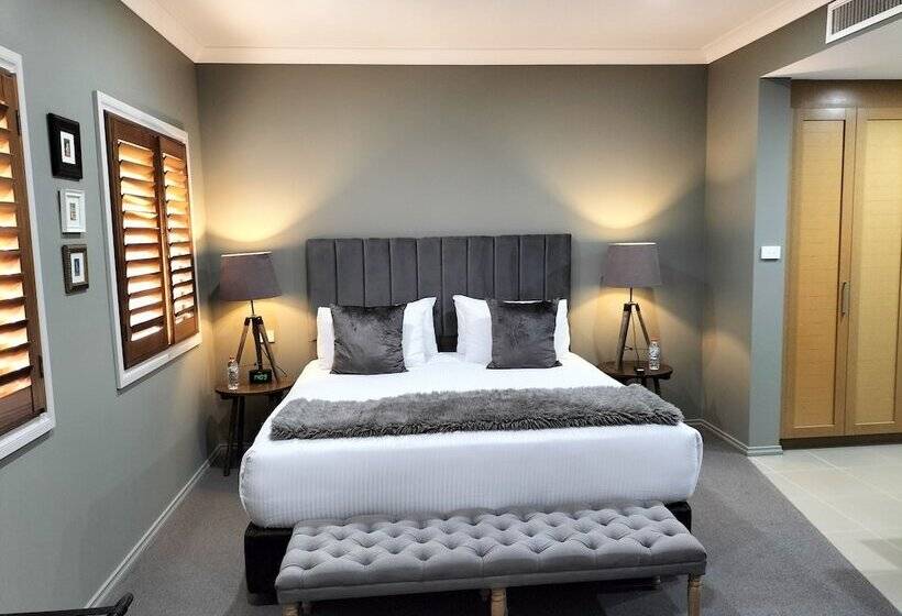 استودیوی استاندارد, De Russie Boutique