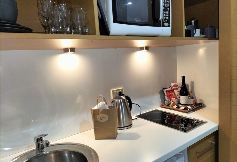 استودیوی استاندارد, De Russie Boutique