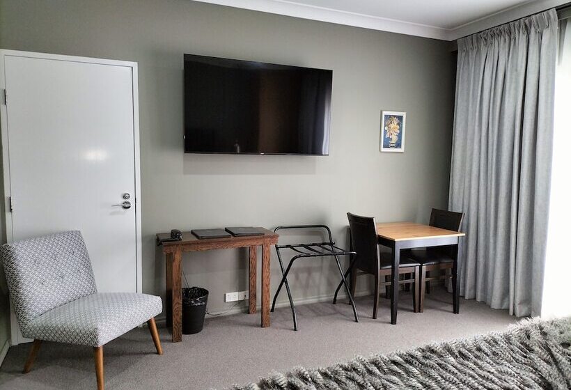 استودیوی استاندارد, De Russie Boutique