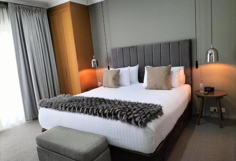 استودیوی استاندارد, De Russie Boutique