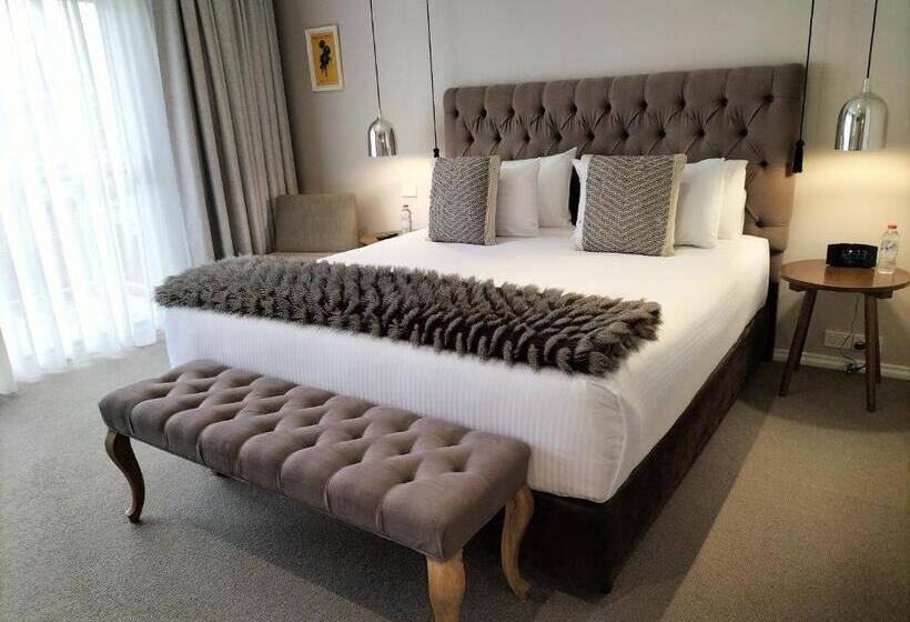 استودیوی استاندارد, De Russie Boutique