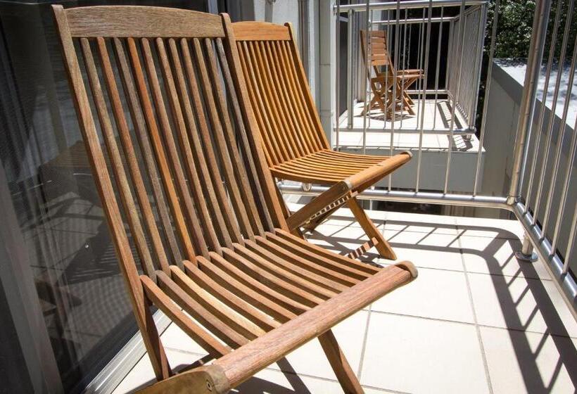 استودیوی استاندارد, De Russie Boutique