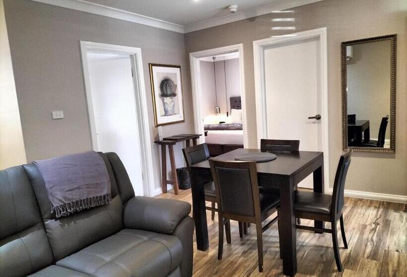 سوییت, De Russie Boutique