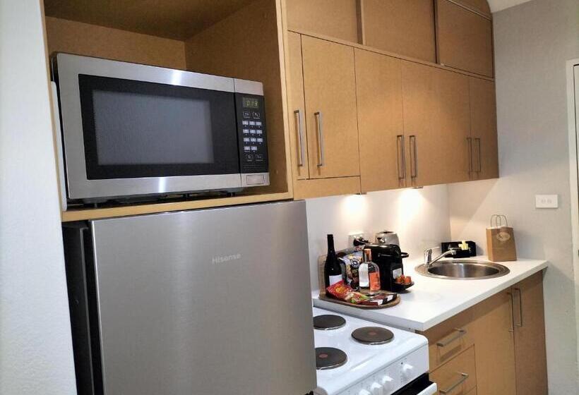 سوییت جونیور لوکس, De Russie Boutique