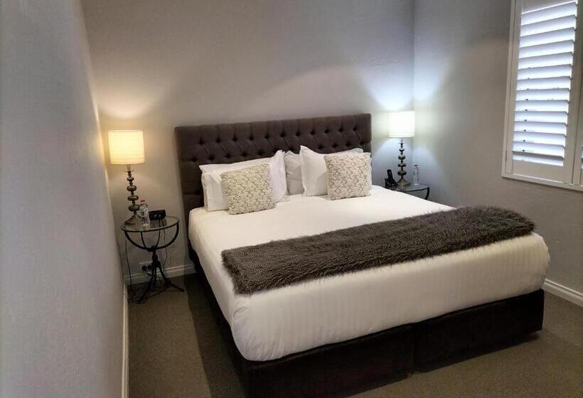 سوییت جونیور لوکس, De Russie Boutique