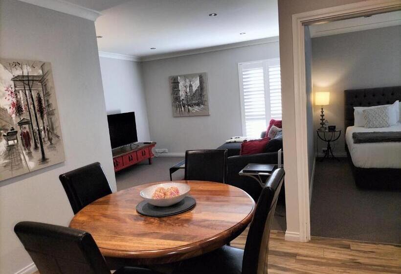 سوییت جونیور لوکس, De Russie Boutique