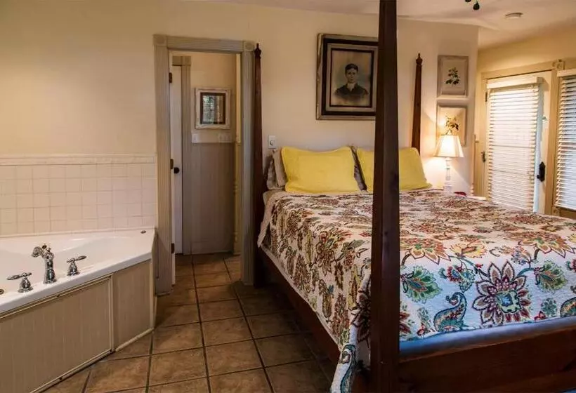 バスタブ付きスタンダードルーム, Hidden Springs Bed And Breakfast
