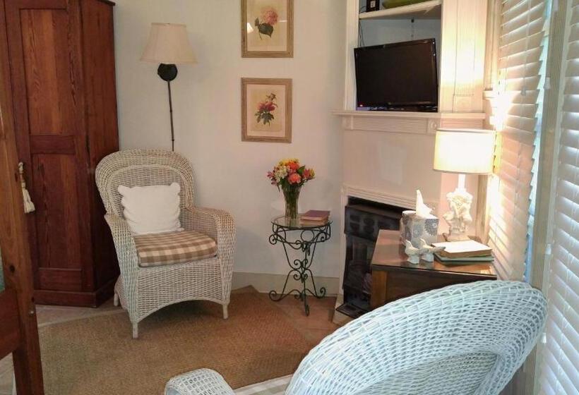 اتاق استاندارد با وان آب گرم, Hidden Springs Bed And Breakfast