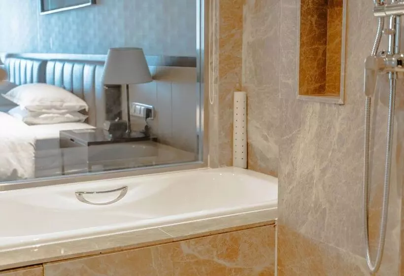 ２ダブルベッドのスタンダードルーム, Four Points By Sheraton Qingdao, West Coast
