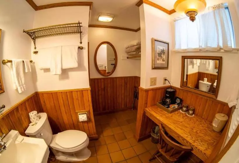 キングサイズベッドのスイートルーム, Narrow Gauge Inn