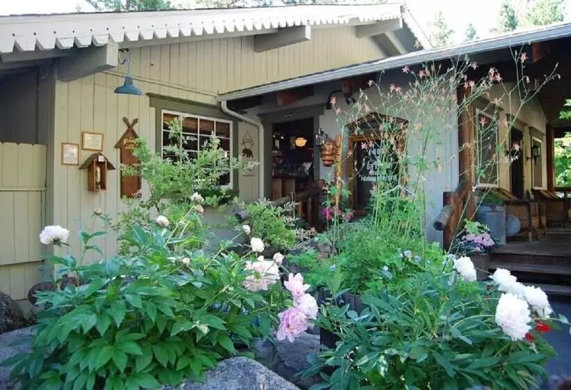 キングサイズベッドのスタンダードルーム, Narrow Gauge Inn