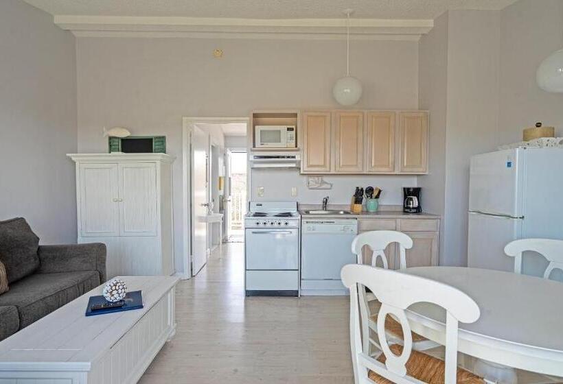 شقة غرفة واحدة مطلة على حمام السباحة, Sea Crest Resort