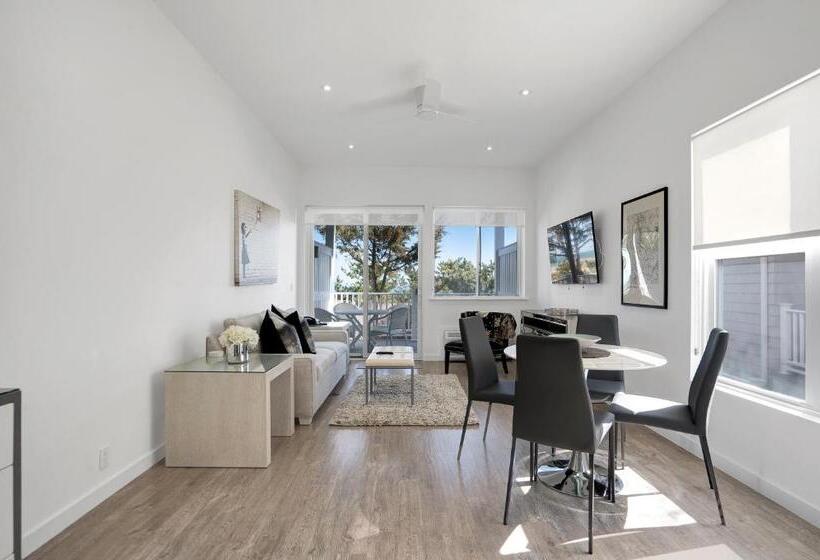 شقة غرفة واحدة مزودة بتراس, Sea Crest Resort