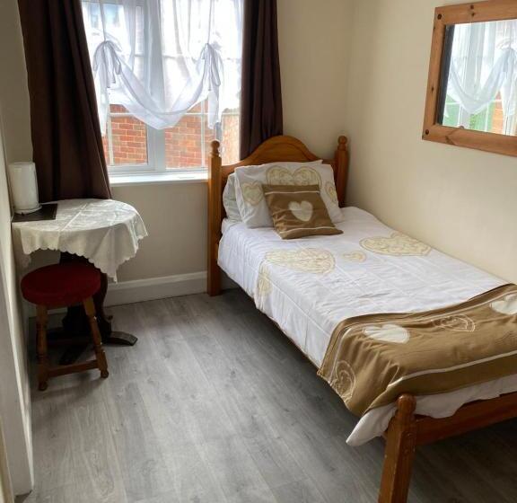 חדר סטנדרט יחיד, Clarendon Lodge   Accommodation Only