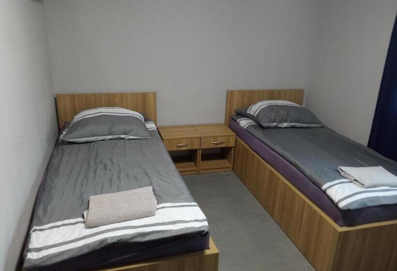 غرفة كومفورت ثلاثية, Czerwony Szafir Grodzisk