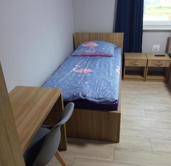 غرفة كومفورت ثلاثية, Czerwony Szafir Grodzisk