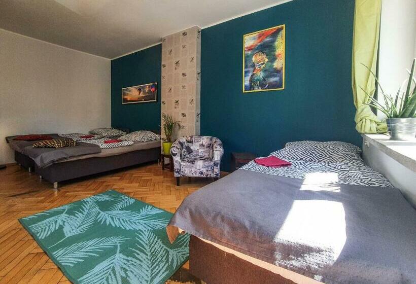 اتاق استاندارد سه تخته با بالکن, Mazurska 8a