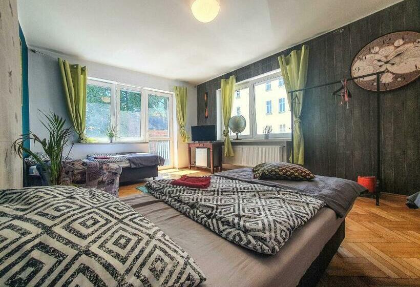 اتاق استاندارد سه تخته با بالکن, Mazurska 8a