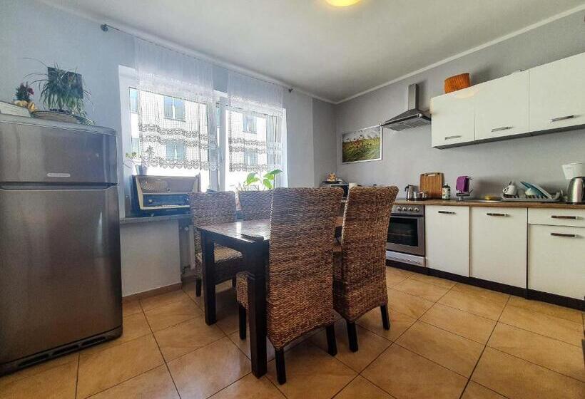 اتاق استاندارد چهارنفره با سرویس بهداشتی مشترک, Mazurska 8a