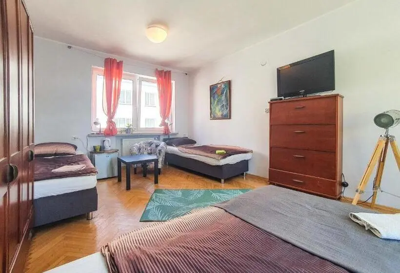 Standard Neljän Hengen Huone Jaettu Kylpyhuone, Mazurska 8a