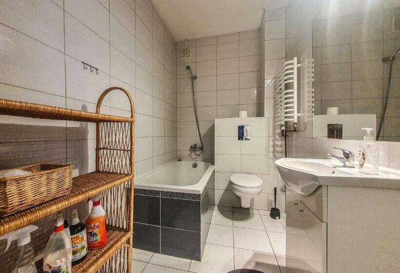 اتاق استاندارد چهارنفره با سرویس بهداشتی مشترک, Mazurska 8a