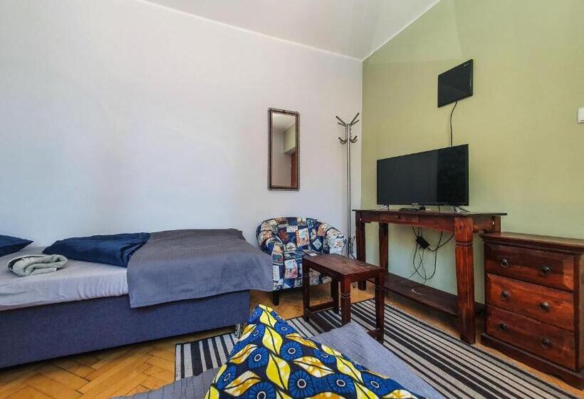 اتاق استاندارد با سرویس بهداشتی مشترک, Mazurska 8a