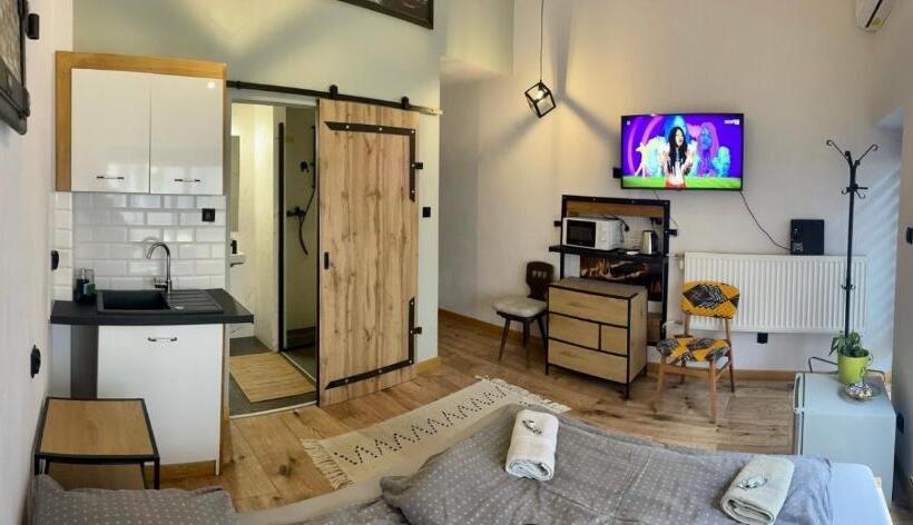 استودیوی لوکس, Mazurska 8a