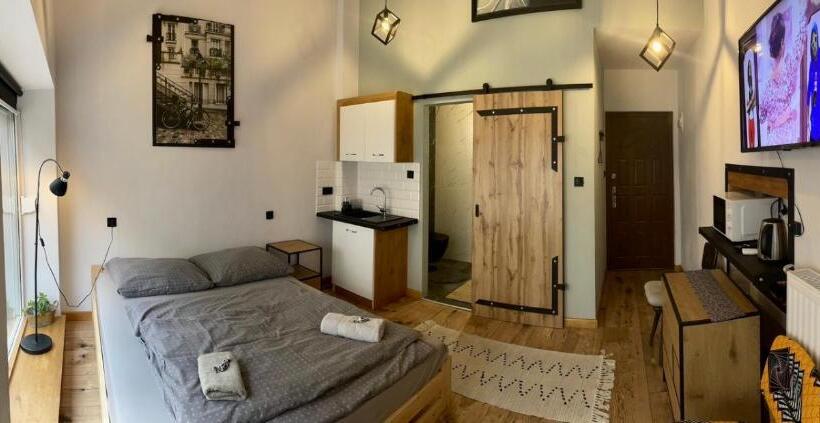 استودیوی لوکس, Mazurska 8a