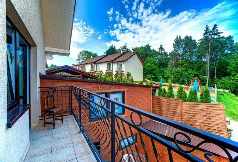 带阳台的三人标准间, Noclegi Reda