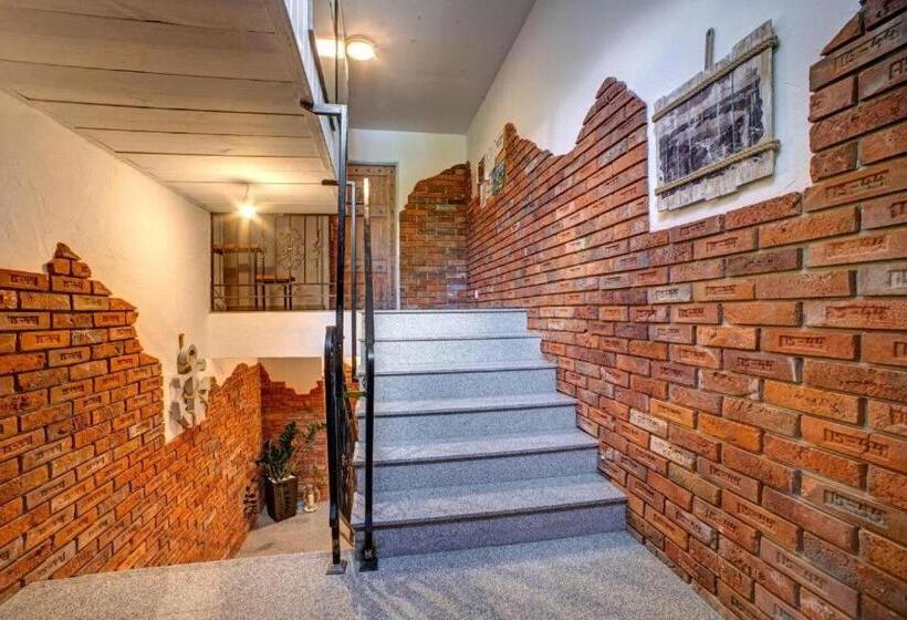 一居室别墅, Noclegi Reda