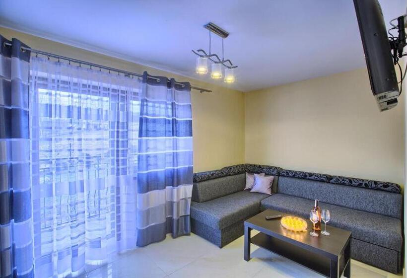 Люкс Повышенной Комфортности, Apartamenty I Pokoje W Willi Na Ubocy