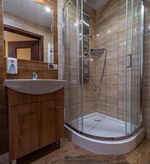 غرفة ديلوكس رباعية, Apartamenty I Pokoje W Willi Na Ubocy