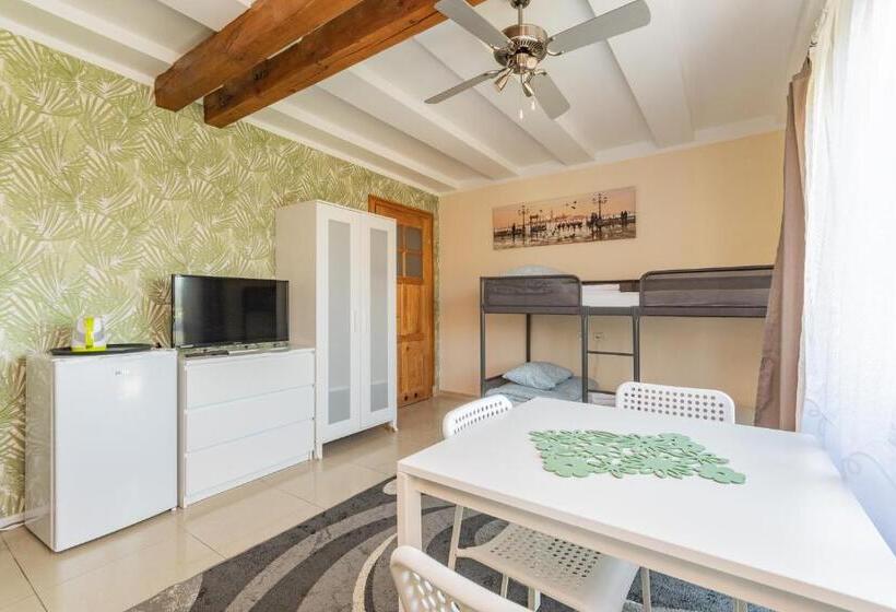 Четырехместный Номер Стандарт с Балконом, Dom Goscinny Luna