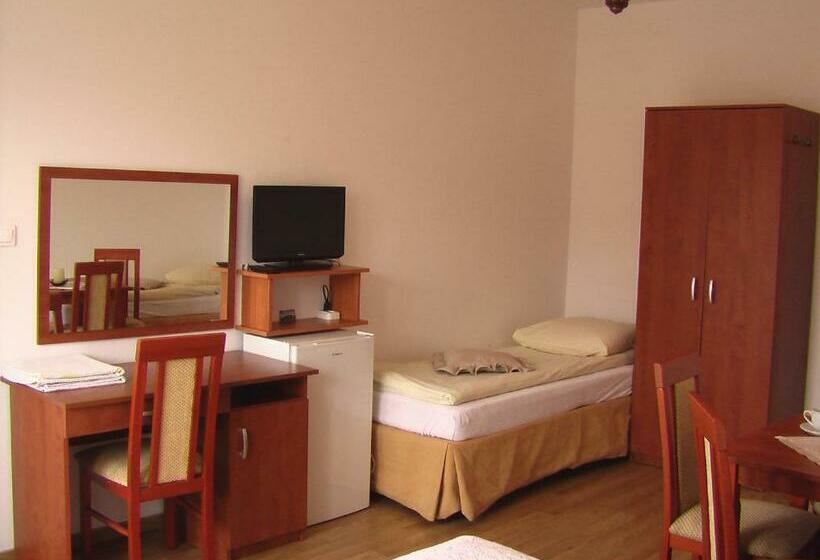 Четырехместный Номер Стандарт с Балконом, Letnia Willa Jacuzzi & Sauna