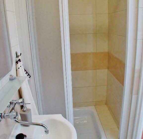 Четырехместный Номер Стандарт с Балконом, Letnia Willa Jacuzzi & Sauna