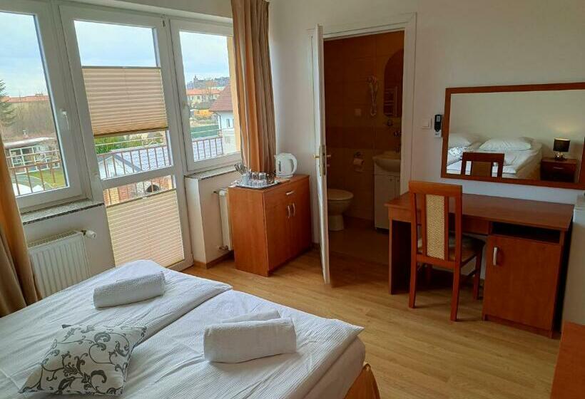 Четырехместный Номер Стандарт с Балконом, Letnia Willa Jacuzzi & Sauna