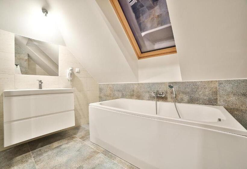 Quarto Deluxe, Narciarski Dworek