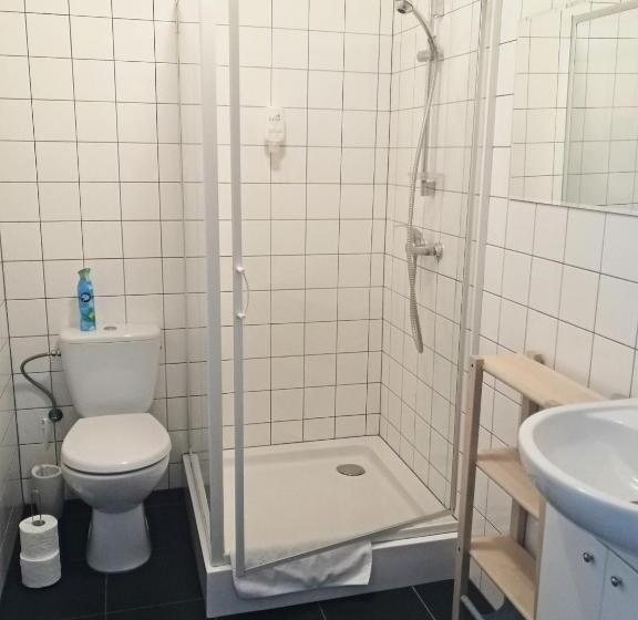 חדר קומפורט לשלושה, Orańska