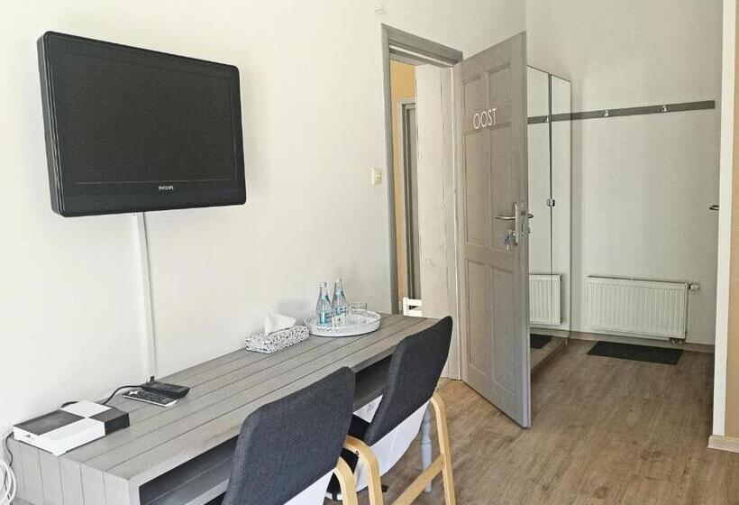 חדר קומפורט לשלושה, Orańska