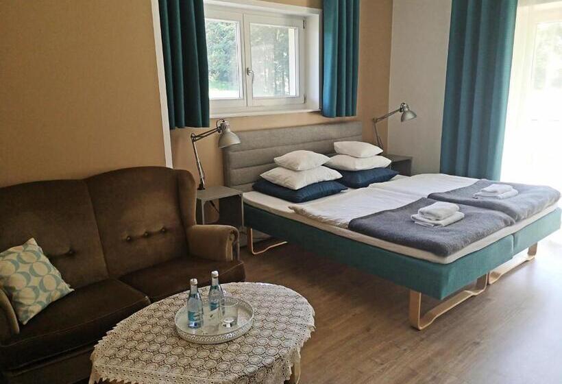 חדר קומפורט לשלושה, Orańska