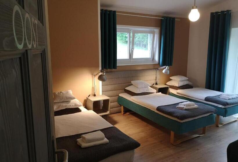 חדר קומפורט לשלושה, Orańska