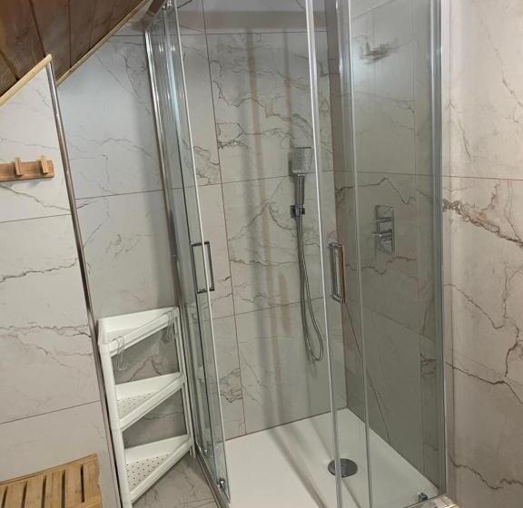 غرفة عائلية مطلّة علي الجبل, Ranczo Frodyma